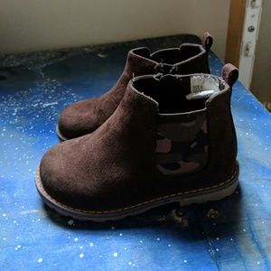 Boy boots